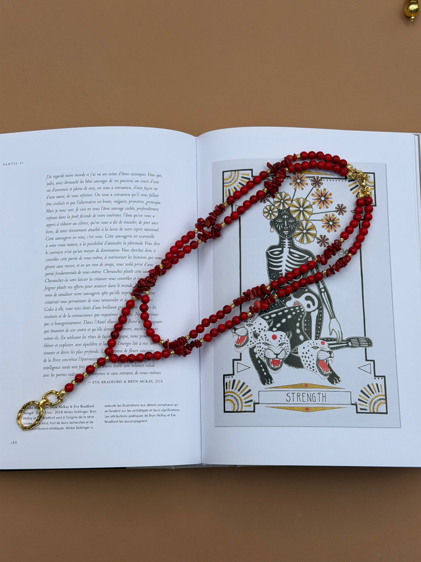 Collier Corail Rouge & Or avec livre