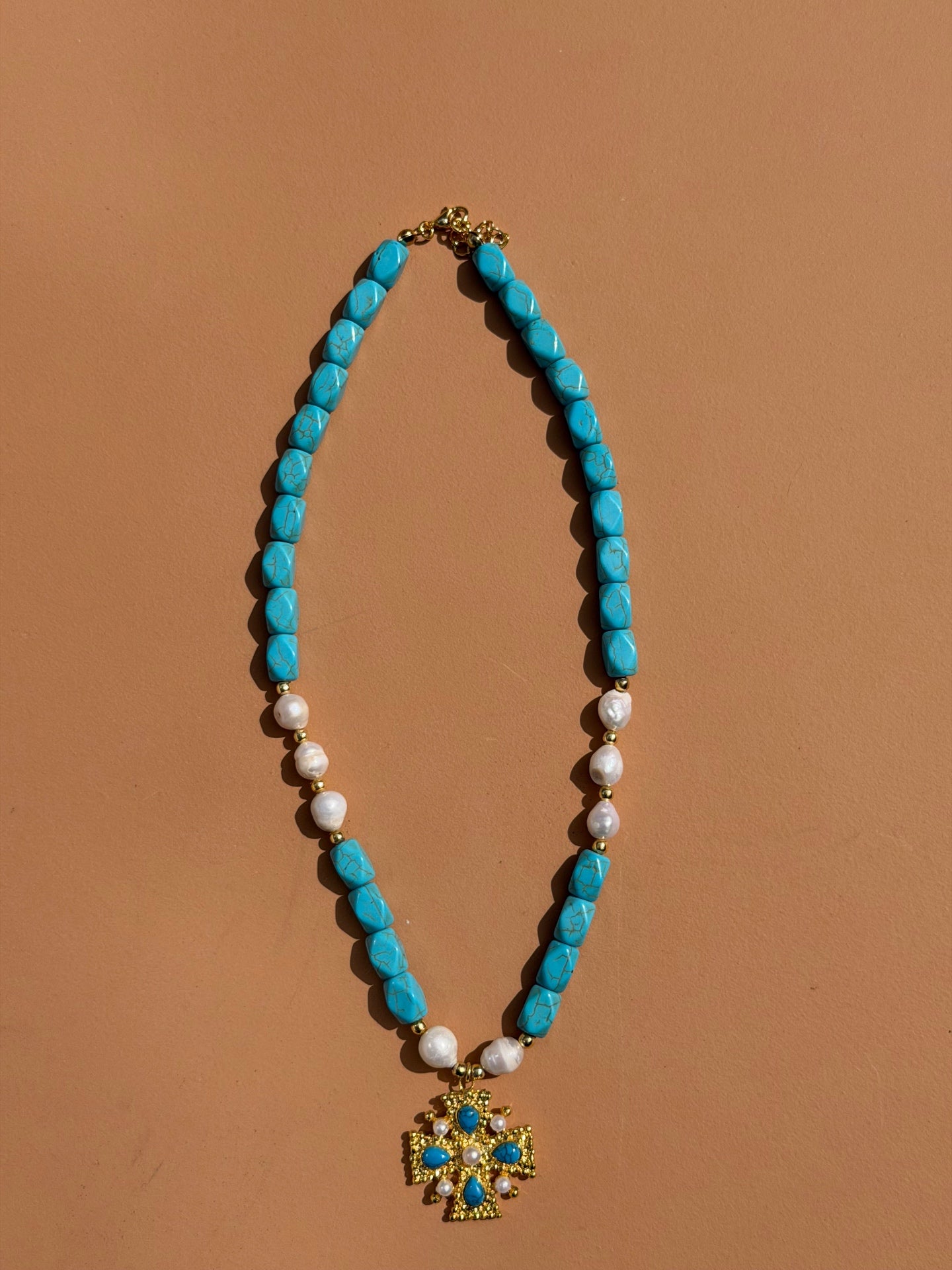 Collier Turquoise & Croix Perlée