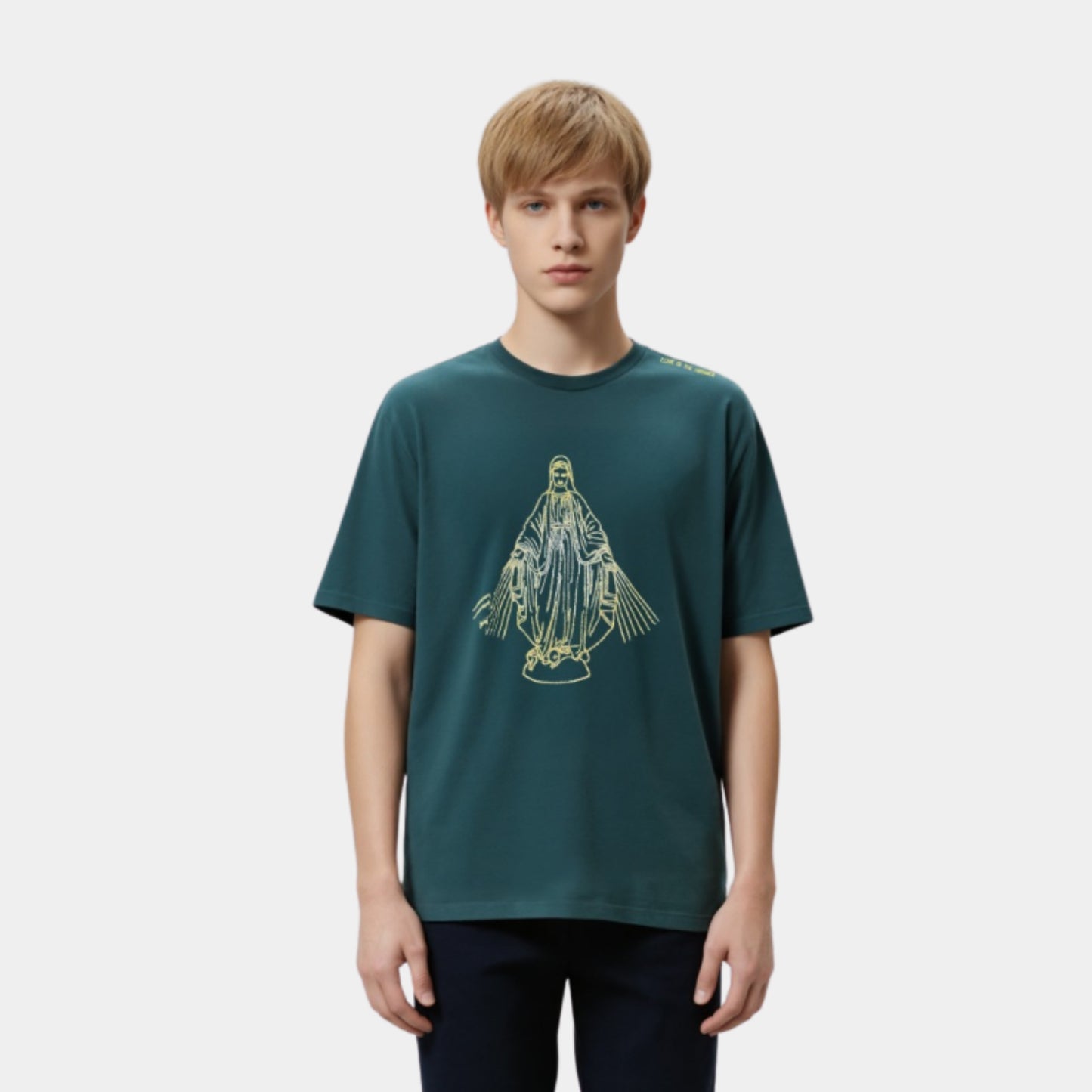 Tshirt Love Green Bottle – Vue de face, portrait rapproché
